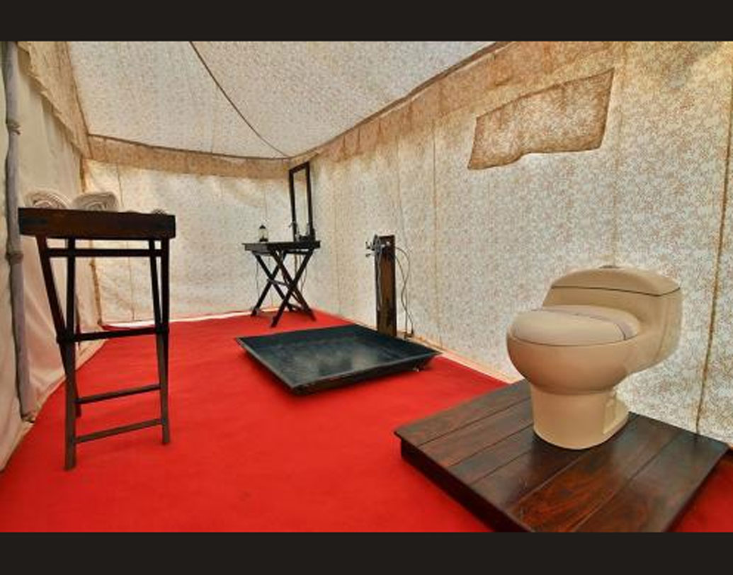 ৯০০ স্কোয়ার ফিটের এই তাঁবুতে রয়েছে, দুটি বেডরুম, শ্বেতপাথরের শৌচাগার, ডাইনিং ও ড্রয়িং রুম।  ড্রয়িং রুমে টেলিভিশন সেট ও পাঁচ জনের বসার মতো বিলাসবহুল সোফাও থাকছে।