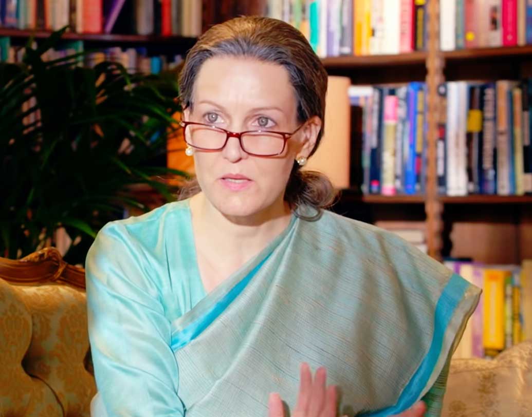 ‘দ্য অ্যাক্সিডেন্টাল প্রাইম মিনিস্টার’ ছবিতে সনিয়া গাঁধীর ভূমিকায় যাঁকে দেখা গিয়েছে তিনি সুজেন বার্নার্ট। এটি কিন্তু সুজেনের প্রথম ছবি নয়। এর আগেও বেশ কয়েকটি হিন্দি ছবিতে দেখা গিয়েছে সুজেনকে।