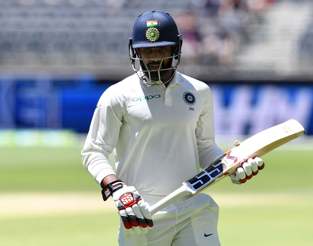 হনুমা বিহারি: দলের প্রয়োজনে ওপেন করে ৬৬ বলে ৮ রান করেছিলেন। রোহিত না থাকায় ফিরছেন নিজের পরিচিত মিডল অর্ডারে।