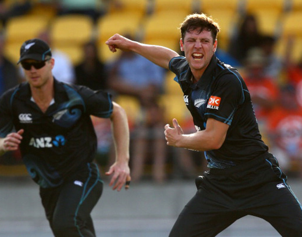 নিউজিল্যান্ডের পেস সহায়ক পিচের সঙ্গে বাতাসের গতি পেস বোলারদের বাড়তি সাহায্য দেয়। নিসন্দেহে অস্ট্রেলিয়ার বর্তমান পেস আক্রমণের থেকে নিউজিল্যান্ডের পেস অনেকটাই শক্তিশালী।