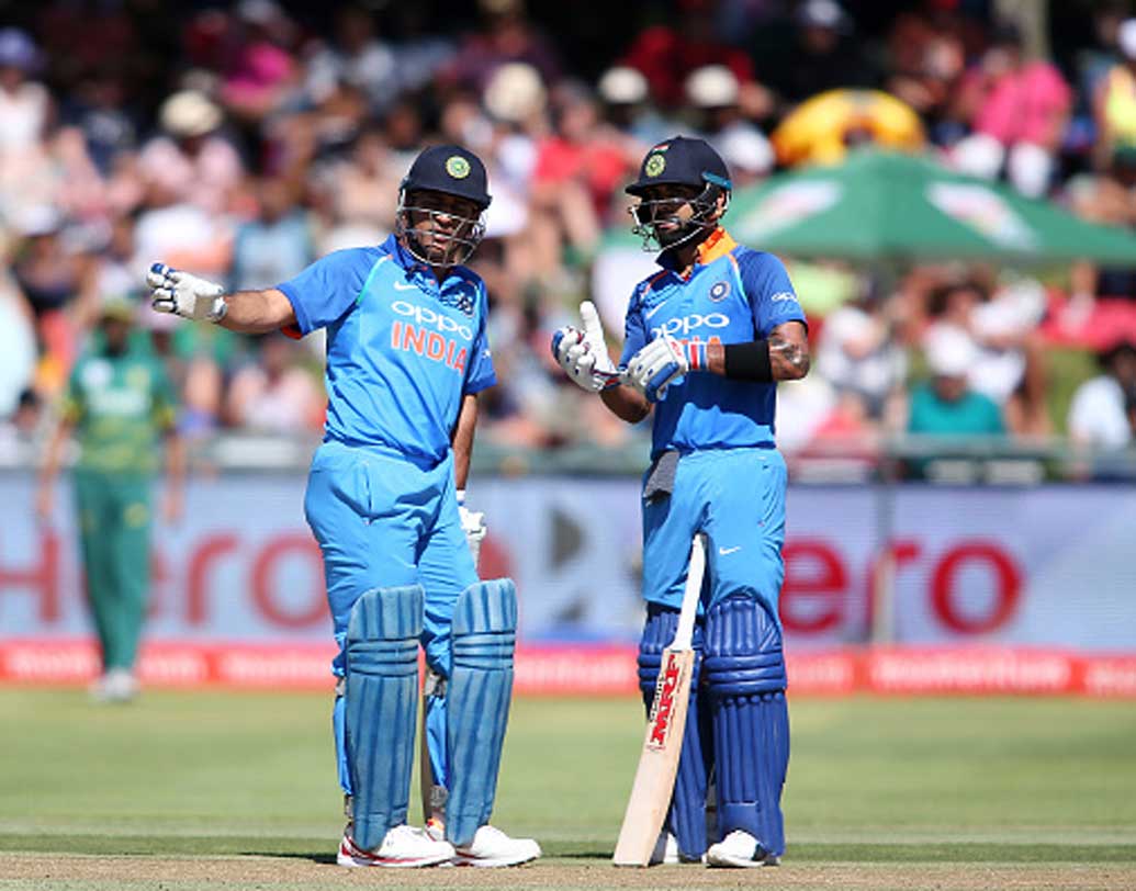 ভারতের মিডল অর্ডার খুব বেশি বিরাট কোহালি নির্ভর। অজিদের বিরুদ্ধে ধোনি সাফল্য পেয়েছেন ঠিকই, কিন্তু বাকিদের কথা কম বলাই ভাল।