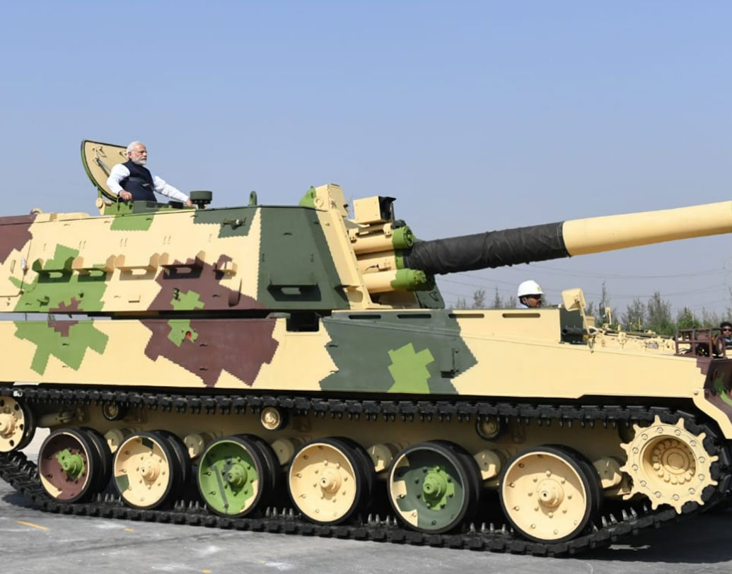 কে-৯ বজ্র বিশ্বের সবচেয়ে ঘাতক ট্যাঙ্কগুলির মধ্যে একটি। শক্রুকে খুঁজে খুঁজে খতম করার ক্ষমতা রয়েছে এতে। এই ট্যাঙ্ককে ‘সেলফ প্রপেলড হোভারক্রাফ্ট গান’ও বলা হয়।