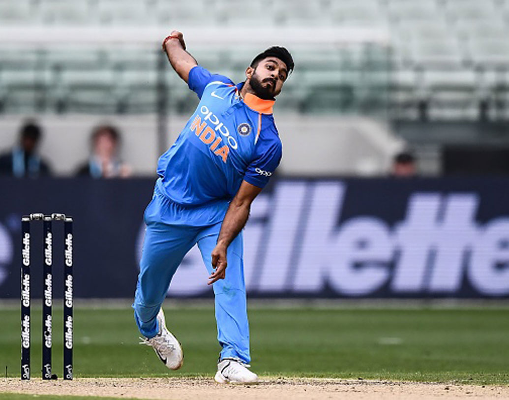 বিজয় শঙ্কর: অস্ট্রেলিয়ার বিরুদ্ধে একটি ম্যাচে সুযোগ পেলেও অসাধারণ কিছু করতে পারেননি। তবে নিউজিল্যান্ডের মাঠে ইন্ডিয়া এ-র হয়ে সফল হয়েছেন দিন কয়েক আগে। হার্দিক পাণ্ড্য না থাকায় তরুণ বিজয় শঙ্করকে সুযোগ দিতে পারেন কোহালি-শাস্ত্রীরা।