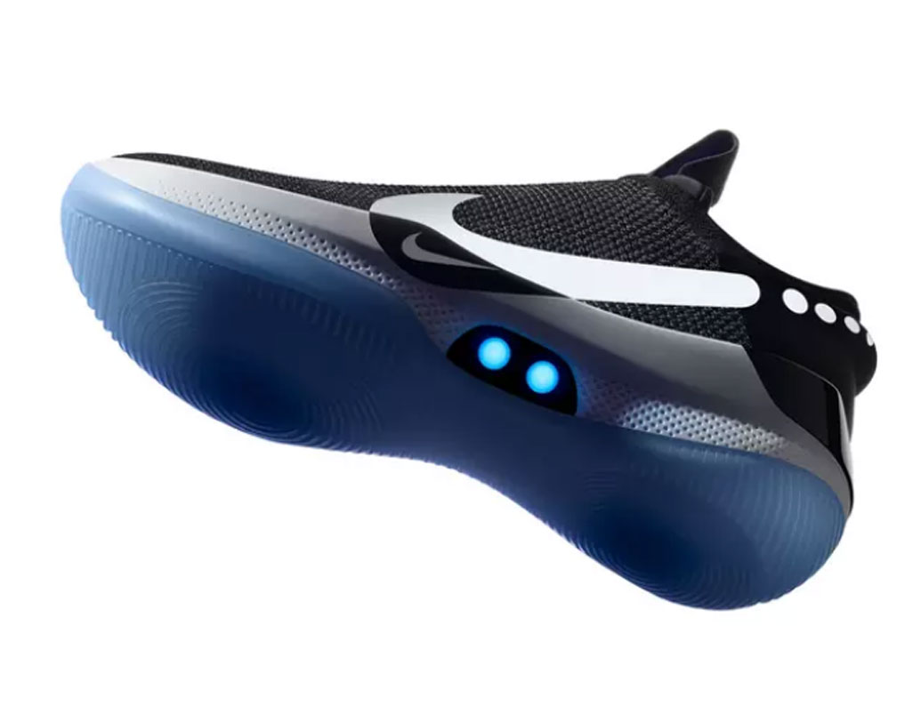 নাইকির নতুন এই স্পোর্টস শু হল সেল্‌ফ লেসিং। যাকে প্রযুক্তির ভাষায় বলা হচ্ছে ‘পাওয়ার লেসেস’।