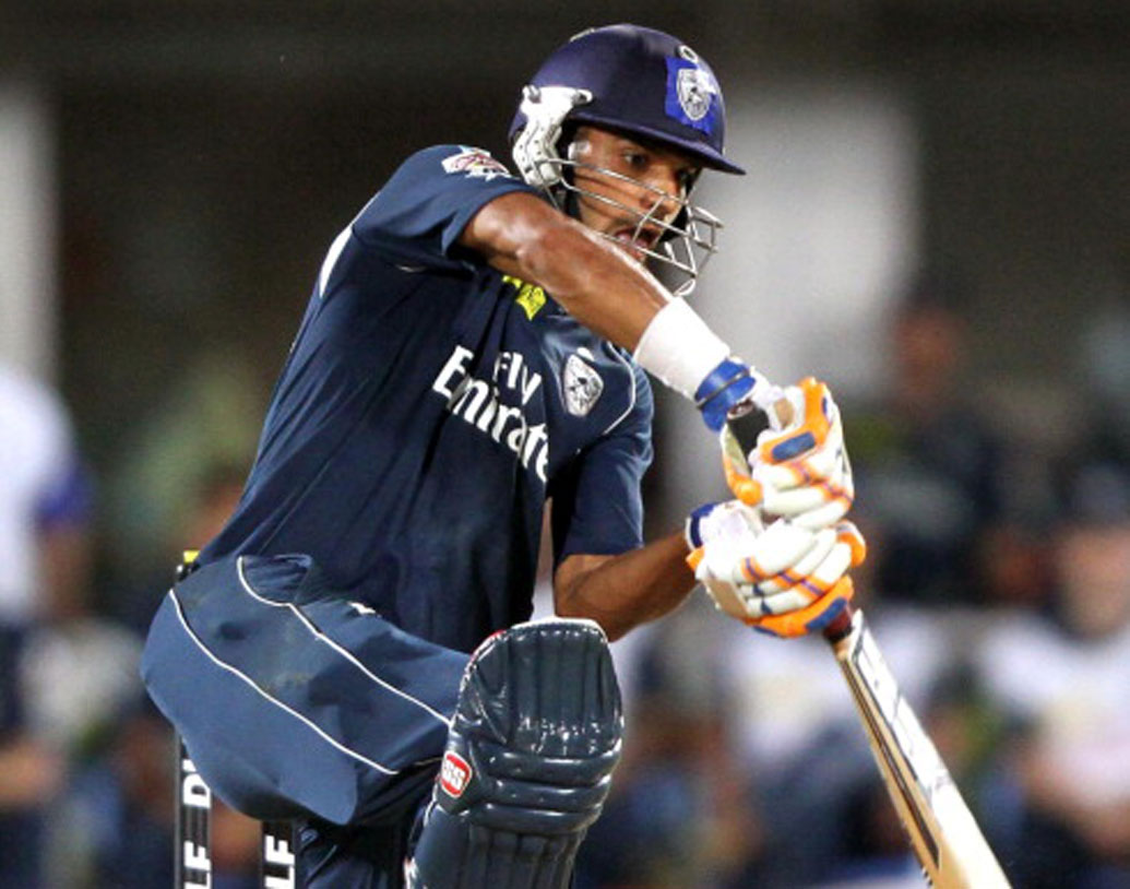 শিখর ধওয়ন এবং পৃথ্বী শ: দিল্লি ক্যাপিটালসের দুই ওপেনার। ফর্মে থাকলে শুরুতেই ঝড় তোলার ক্ষেত্রে শিখরের বিকল্প খুবই কম জনই আছেন। আর তরুণ পৃথ্বী শয়ের ঘরোয়া ক্রিকেটের সাফল্য তো চমকে দেওয়ার মতো। এখন পর্যন্ত ১৪৩ আইপিএল ম্যাচে শিখর করেছেন চার হাজারের বেশি রান।