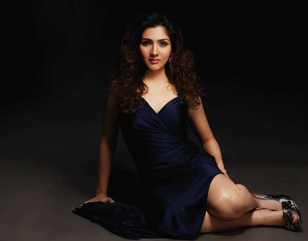 বেশ কিছু ছবিতে প্রস্তাব এলেও খুব বাছাই করে সই করার কথা ভাবেন তিনি। প্রথম ছবি তেমন চলেনি। তবে ২০১৯ সালের শেষের দিকে বলিউডেরই কোনও বিগ হাউসের ছবিতে এই স্টার কিডকে নায়িকা হিসাবে দেখা যেতে পারে।