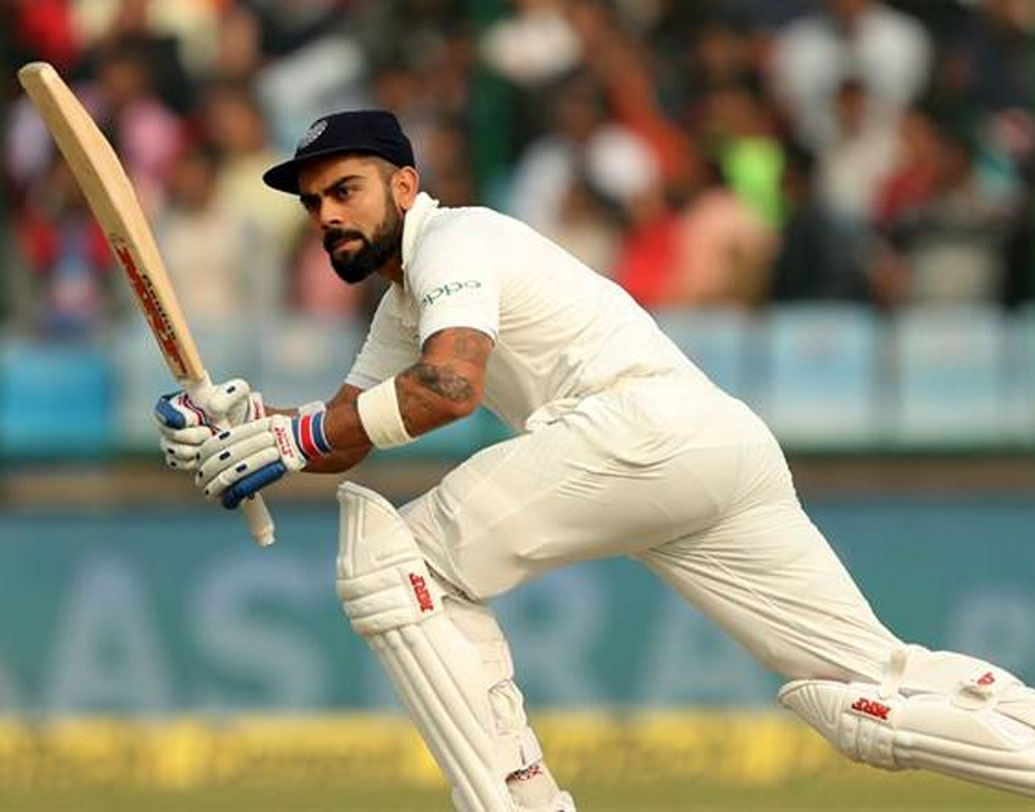 ২০১৮ সালে ১৩ টেস্টে ৫৫.০৮ গড়ে  ১৩২২ রান করেছেন বিরাট কোহালি। তিনিই আইসিসি টেস্ট দলের অধিনায়ক।