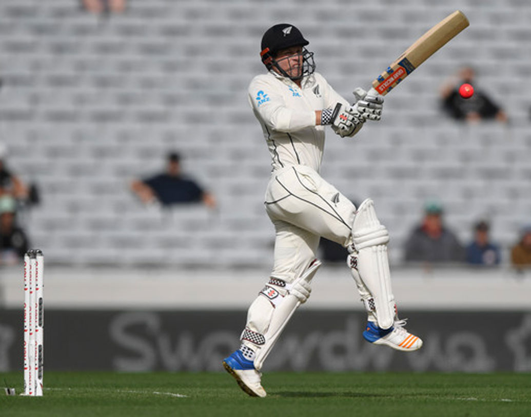 সাতটি টেস্টে ৬৫৮ রান করেছেন নিউজিল্যান্ডের হেনরি নিকলস। তাঁর ব্যাটিং গড় ৭৩.১১, এর মধ্যে রয়েছে তিনটি সেঞ্চুরি, তিনটি হাফ-সেঞ্চুরি।