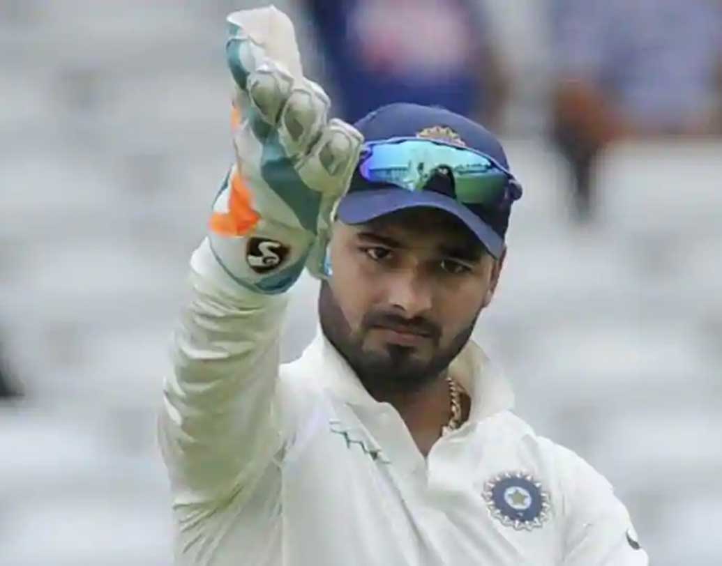 ঋষভ পন্থ: ইংল্যান্ডে টেস্ট অভিষেকের পর আটটি টেস্টে ৫৩৭ রান করেছেন পন্থ। গড় ৩৮.৩৫। ২১ বছরের উইকেটকিপার-ব্যাটসম্যান অস্ট্রেলিয়ার বিরুদ্ধে টেস্ট সিরিজে অতীতের একাধিক রেকর্ড ভেঙে দিয়েছেন।