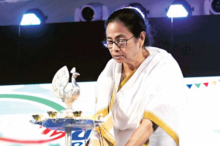 Mamata Banerjee asked little students, they got food or not