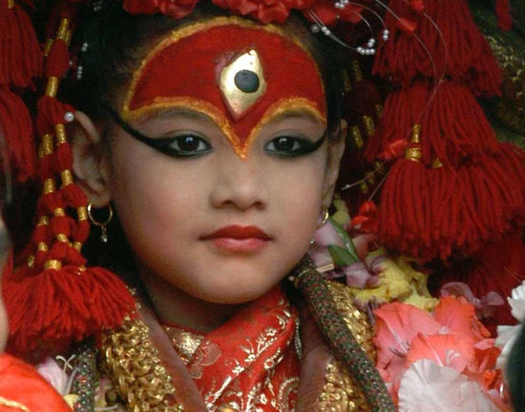 প্রথম ঋতুস্রাবের আগে পর্যন্ত প্রীতি শাক্য নামের একটি মেয়েকেও এরকম কাঠমান্ডুর জীবন্ত দেবী কুমারী হতে হয়েছিল। ঋতুস্রাবের পরে তিনি ফিরে যান সাধারণ জীবনে। বাছাই করা হয় নতুন কুমারী।