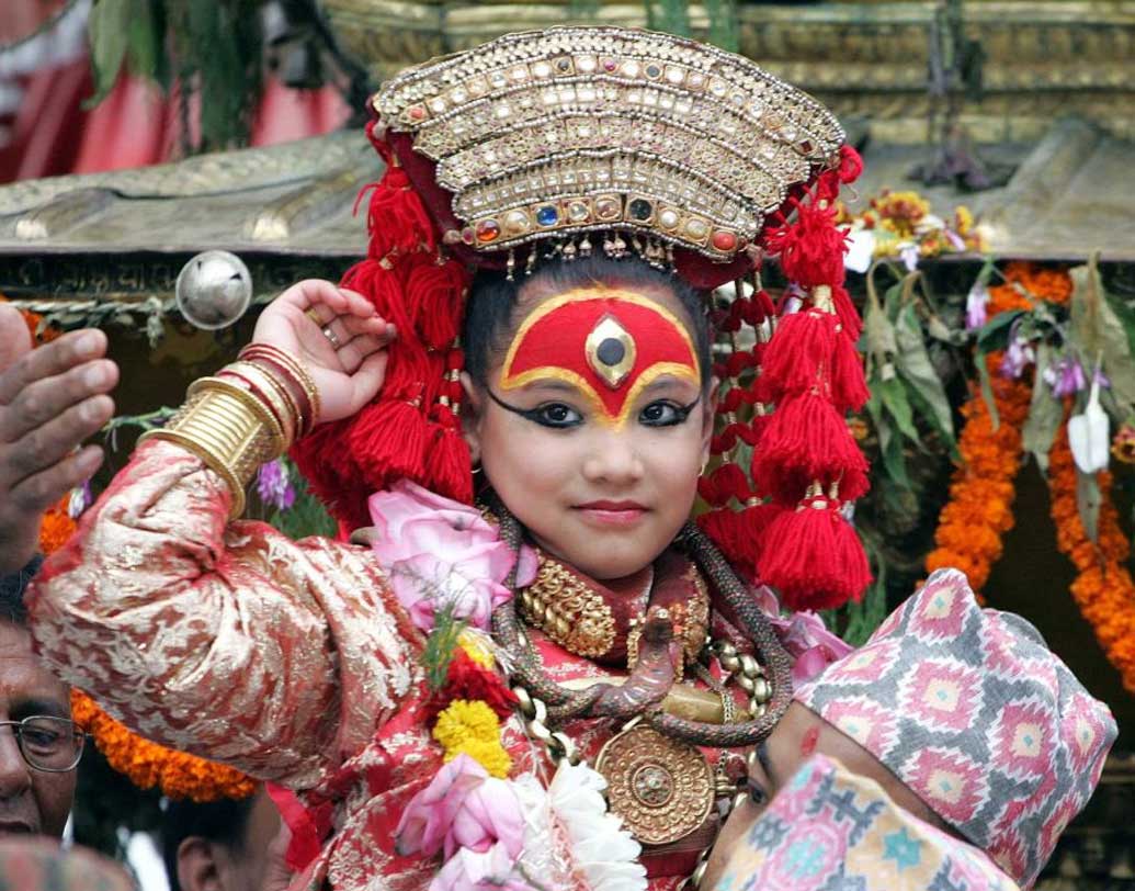 কিন্তু কুমারী হতে গেলে মানতে হয় নানা রকম কঠিন প্রথা। তিন বছর বয়সে প্রীতিকে যখন নির্বাচিত করা হয়েছিল তখন তাঁর চোখের রঙ, কণ্ঠস্বর, চুলের রঙ ও হাঁটাচলার মতো ৩২টি বৈশিষ্ট্য বিচার করে কয়েক হাজার শিশুর মধ্যে তাঁকে নির্বাচিত করা হয়েছিল। এতেও রয়েছে রহস্য।