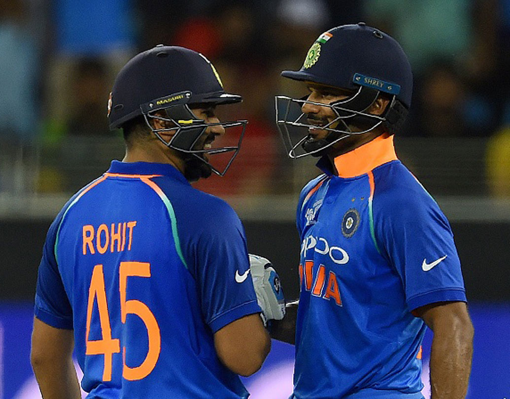 প্রথম তিন ব্যাটসম্যানের মধ্যে রোহিত-শিখরের ধারাবাহিকতার বড্ড অভাব। ভাল শুরু করেও অনেক ম্যাচে হতাশ করেছেন সমর্থকদের। এ বার সময় এসেছে দায়িত্ব নিয়ে ভাল খেলার।