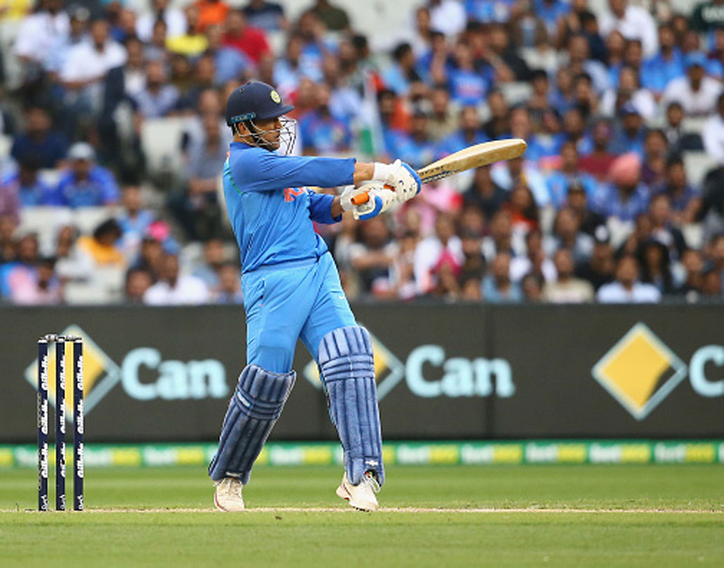 মহেন্দ্র সিংহ ধোনির অভিজ্ঞতাকে কাজে লাগাতে হবে ভারতকে। অস্ট্রেলিয়ার বিরুদ্ধে দারুণ খেলেছেন। বহু দিন বাদে দেখা মিলেছে ভারতীয় দলের এই ফিনিশারকে। ধোনি সফল হলে মিডল অর্ডার নিয়ে অনেক সমস্যার সমাধান হয়ে যাবে টিম ইন্ডিয়ার ।