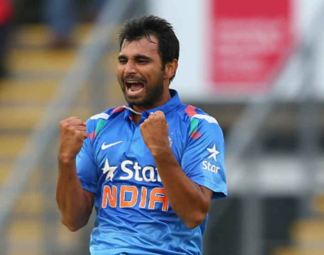 এ দিন ভারতীয় বোলারদের মধ্যে একদিনের ক্রিকেটে দ্রুততম একশো উইকেট দখল করলেন মহম্মদ শামি। এতদিন এই রেকর্ড ছিল ইরফান পাঠানের দখলে। তিনি ৫৯ ম্যাচে শততম উইকেট পেয়েছিলেন। তিনটি ম্যাচ কম খেলেই শততম উইকেট পেলেন মহম্মদ শামি।