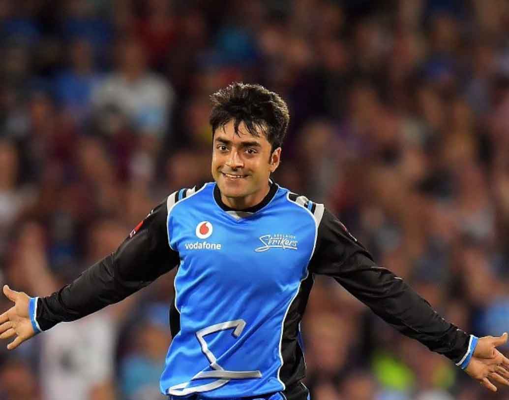 প্রথমেই রয়েছেন আফগানিস্তানের স্পিনার রশিদ খান। ৪৪টি ম্যাচে ১০০ উইকেটের মাইলস্টোন স্পর্শ করেন তিনি। শততম উইকেটটি পান ২০১৮ সালের ২৫ মার্চ, ওয়েস্ট ইন্ডিজের বিরুদ্ধে হারারেতে।