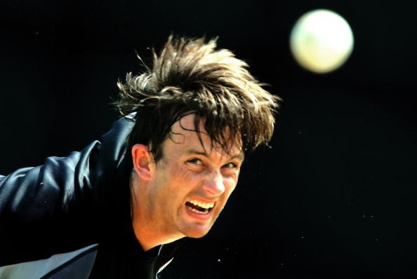 নিউজিল্যান্ডের বোলার শেন বন্ড রয়েছেন চতুর্থ স্থানে। ৫৪টি ম্যাচ খেলে ১০০ উইকেটের পেয়েছিলেন তিনি। শততম উইকেটটি পান ২০০৭ সালের ২৩ জানুয়ারি, ইংল্যান্ডের বিরুদ্ধে অ্যাডিলেডে।