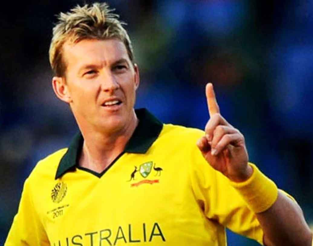 পঞ্চম স্থানে রয়েছেন অস্ট্রেলীয় বোলার ব্রেট লি। ২০০৩ সালের ২৫ জানুয়ারি মেলবোর্নে ইংল্যান্ডের বিরুদ্ধে শততম উইকেটটি পান তিনি। সেটি ছিল তাঁর ৫৫তম ম্যাচ।