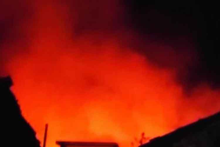 Pet dog and a bird died of Fire from leaked Gas at New Barrackpore