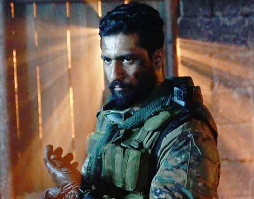 ছবির পরিচালক আদিত্য ধর এর আগে গুটিকয়েক ছবি পরিচালনা করেছেন। ‘হাল-এ-দিল’, ‘আক্রোশ’, ‘ড্যাডি কুল: জয়েন দ্য ফান’ পরিচালকের সব ছবিগুলিই বক্স অফিসে মুখ থুবড়ে পড়েছিল। আদিত্য ধরের প্রথম সুপারহিট ছবি ‘উরি: দ্য সার্জিকাল স্ট্রাইক’। আবার এই ছবিই আদিত্যর প্রথম ছবি যা ১০০ কোটি টাকার উপর ব্যবসা করল।