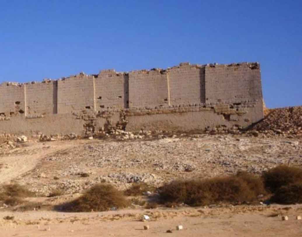 রোমান সম্রাট অক্টাভিয়াস অগাস্টাস সিজারের কাছে মার্ক অ্যান্টনির পরাজয় ও ছুরি দিয়ে আত্মহত্যা রোমের ইতিহাসের অন্যতম ঘটনা। এই যুগলের জীবন ঘিরে রয়েছে প্রচুর রহস্য। তাই সম্প্রতি তাঁদের সমাধিস্থল নিশ্চিত হওয়ার পর তা খনন করা নিয়ে উৎসাহ বেড়েছে ইতিহাসবিদদের।