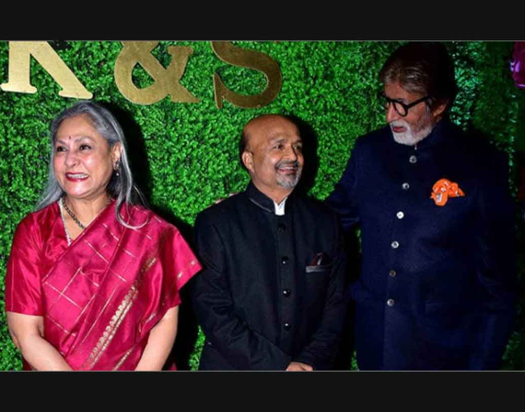 ‘আশিকি’, ‘কভি খুশি কভি গম’-এর মতো জনপ্রিয় সিনেমার অনেক গানই সমীর অঞ্জনের লেখা। এ ছাড়াও ‘বেটা’, ‘কুছ কুছ হোতা হ্যায়’ ছবিতেও তিনি গান লিখেছেন। ২০১৮ সালে ‘বাজার’ ছবিতে কাজ করেছেন সমীর।  অমিতাভ বচ্চনের সঙ্গে বহু বছরের বন্ধুত্ব রয়েছে তাঁর, এ দিন সব সময় সমীরের পাশেই ছিলেন বচ্চনরা।