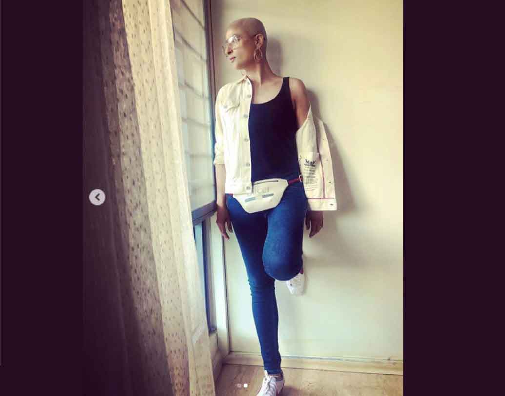 নিজের পোস্ট করা ছবিতে তাহিরা লিখেছেন, তিনি কখনও ভাবতেও পারেননি তাঁর মাথার সব চুল এ ভাবে চলে যাবে। তবে নিজের এই নতুন ‘লুকস’-এ বেশ খুশি বলিউডের এই শর্ট ফিল্মমেকার। এমনকি চুলহীন মাথা নিয়ে স্নান করা যে এক অদ্ভুত অনুভূতি, তাও জানিয়েছেন তাহিরা।