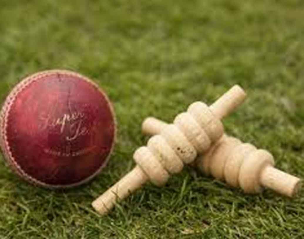 ২০০৭ সালে ওল্ড ট্রাফোর্ডে ল্যাঙ্কাশায়ারের বিরুদ্ধে খেলছিল কেন্ট। সেই সময় খেলাও প্রায় শেষের দিকে। আচমকা বেজে উঠল ফায়ার অ্যালার্ম। গোটা প্যাভিলিয়ন ফাঁকা করে দেওয়া হয়।বন্ধ হয়ে যায় খেলা। এসে পৌঁছয় দমকল বাহিনী।