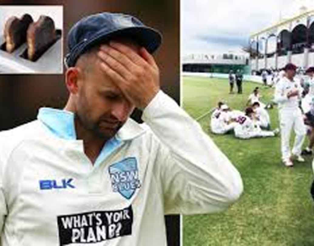 একটা টোস্ট বেশি পুড়ে যাওয়ায় তা থেকে ধোঁয়া বেরোতে শুরু করে। লাঞ্চের সময় নাকি নাথান লায়ন একটা টোস্ট বানিয়েছিলেন। সেই টোস্টই পুড়ে গিয়েছিল। প্রায় ৩০ মিনিট খেলা বন্ধ ছিল সেই সময়।