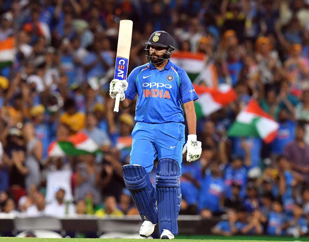 রোহিত শর্মা: একদিনের ম্যাচে ভারতের অন্যতম বড় ভরসা। কিন্তু, ধারাবাহিকতার অভাব রোহিতের বড় সমস্যা। শেষ ম্যাচেও ভুল শট নিয়ে আউট হয়েছেন। বিশ্বকাপের আগে রোহিতের ধারবাহিকতা দলের পক্ষে খুব প্রয়োজনীয়।