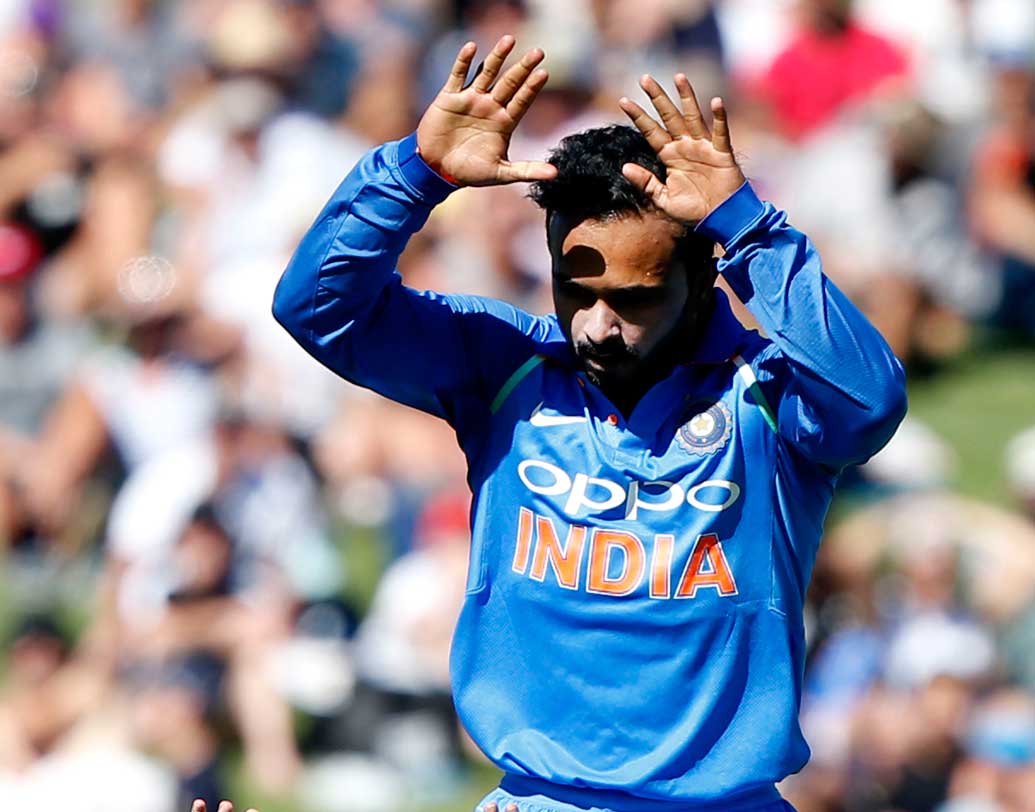 কেদার যাদব: চোট সারিয়ে অস্ট্রেলিয়ার বিরুদ্ধে শেষ ম্যাচে দলে ফিরেই ব্যাট হাতে গুরুত্বপূর্ণ ভূমিকা নিয়েছিলেন। কিউইদের বিরুদ্ধে প্রথম একদিনের ম্যাচেও গুরুত্বপূর্ণ সময় উইকেট তুলে বুঝিয়ে দিয়েছেন তিনি কতটা কার্যকর।