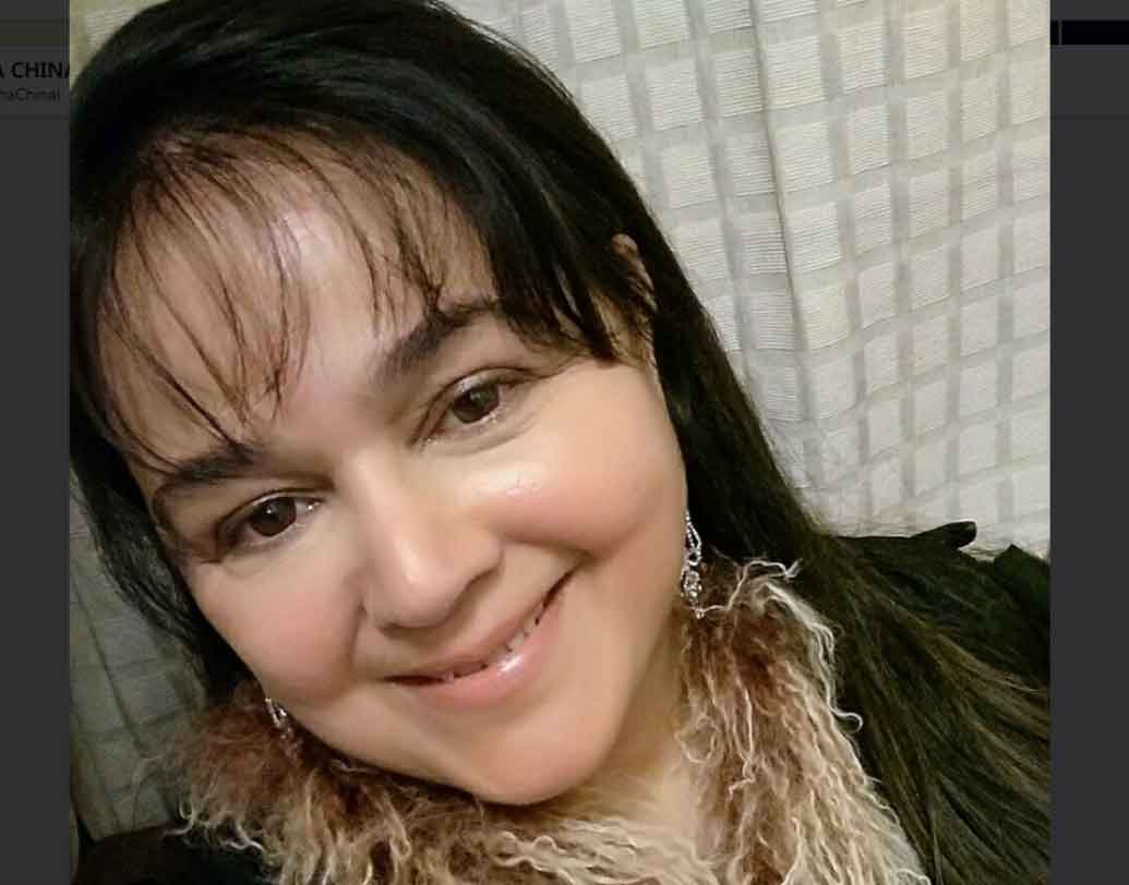 ফেসবুক কিংবা টুইটার শুধুমাত্র যোগাযোগের মাধ্যম হিসাবে ব্যবহার করলেও খুক একটা ‘ফ্রিক’ নন তিনি। বরং রিয়্যালিটি শোয়ের বিচারক হিসাবে নতুন কোনও অনুষ্ঠানে তাঁকে দেখা গেলে নতুন প্রতিভাদের তিনি পরিচয় করাতে পারেন, এমনটাও বলেন আলিশা।