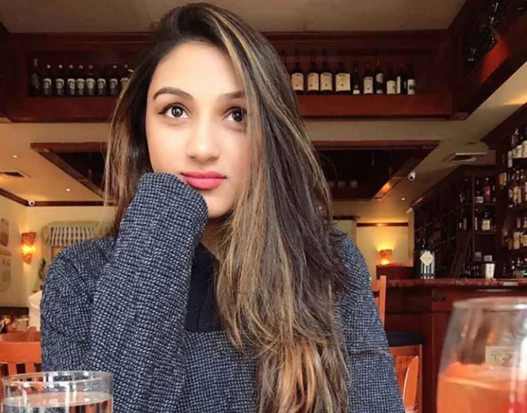 কর্ণ জোহরের সঞ্চালনায় একটি শোয়ে তানিশাকে দেখা গিয়েছে। কর্ণের প্রশ্নের খোলামেলা জবাব দিয়ে প্রশংসাই পেয়েছিলেন তিনি।