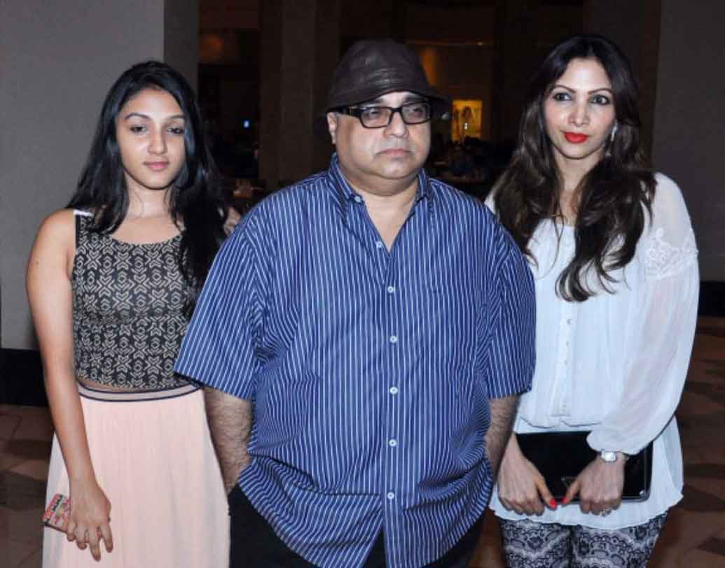 ‘আন্দাজ আপনা আপনা’ থেকে ‘ফাটা পোস্টার নিকলা হিরো’-র মতো জনপ্রিয় ছবির পরিচালক রাজকুমার সন্তোষীর মেয়ে তানিশা। খুব তাড়াতাড়িই নাকি তিনি বলিউডে ডেবিউ করতে চলেছেন।