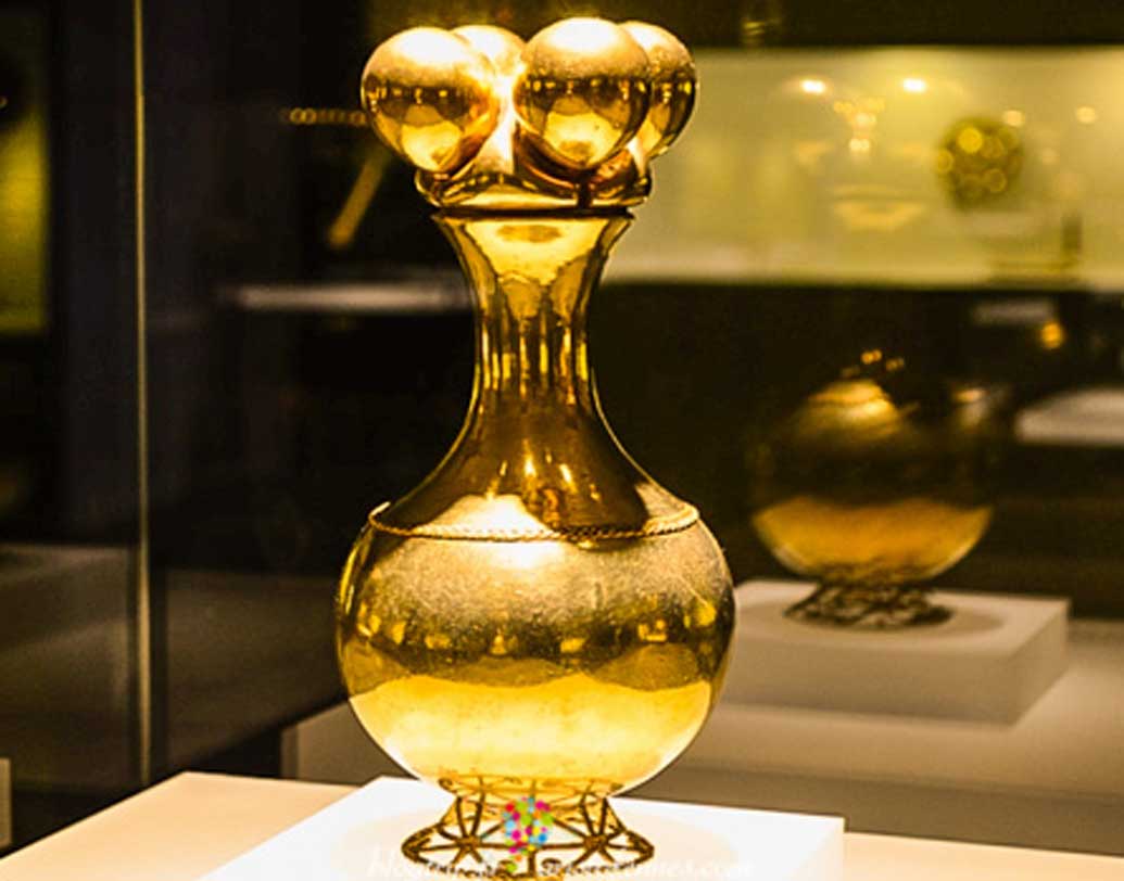 ইয়ামাস, ইয়োতোকো, সোনসো ও মালাগানা এই চার ভাগে বিভক্ত ছিল এই সংস্কৃতি। প্রাপ্ত প্রত্নসামগ্রী থেকে সেই চার রকম সংস্কৃতিরও আভাস মিলেছে। তার মধ্যেই সবচেয়ে নজরকাড়া ছিল সোনার মুখোশটি