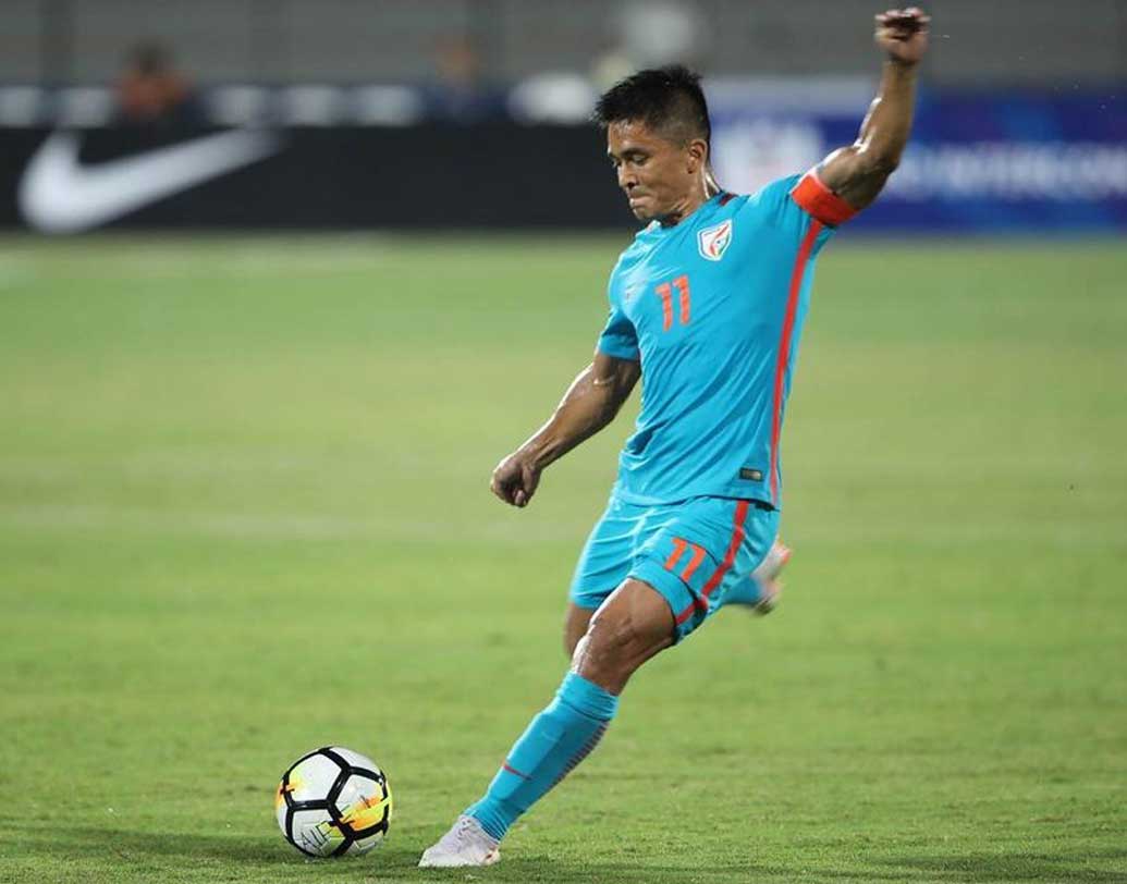 ফুটবলে দেশকে বিশ্বের দরবারে আরও খানিকটা এগিয়ে দেওয়ার জন্য সম্মানিত হচ্ছেন ভারতীয় ফুটবল দলের অধিনায়ক সুনীল ছেত্রী।