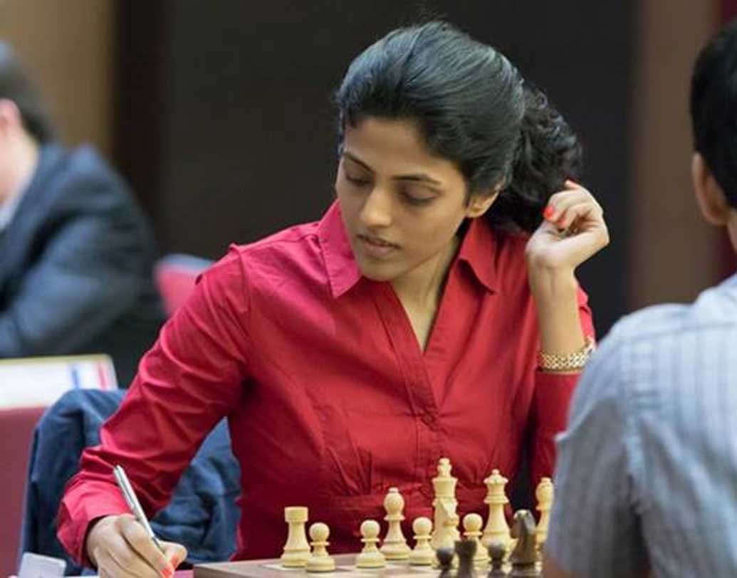 দাবাড়ু হোরিকা দ্রোণাভাল্লি সম্মানিত হলেন।