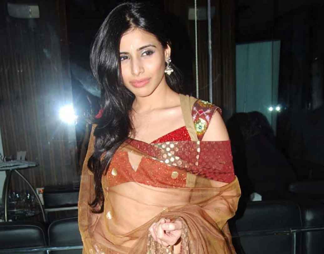 একতা কপূরের ছবি রাগিনী এমএমএস ২ ছবিতে তাঁর অভিনয় প্রশংসিত হয়েছিল। সোনিয়া বেশ কিছু রিয়্যালিটি শোয়েও অংশগ্রহণ করেছেন।