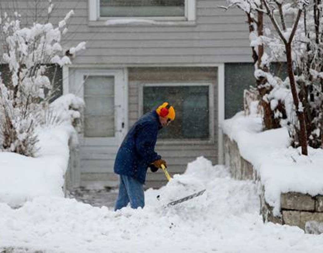বিমানবন্দর এলাকায় সকাল ৯টা নাগাদ দিনের সর্বোচ্চ তাপমাত্রা ছিল শূন্য ডিগ্রি সেলসিয়াস। বিমান চলাচল কুয়াশার কারণে ব্যাহত হচ্ছে প্রায় রোজই।