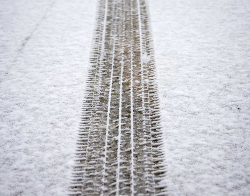 বৃষ্টির সঙ্গে তুষারপাত শুরু হয়েছে ওকলাহামা শহরেও। ওকলাহামার বেশ কয়েকটি জায়গায় রাস্তাঘাট একেবারে শুনশান।