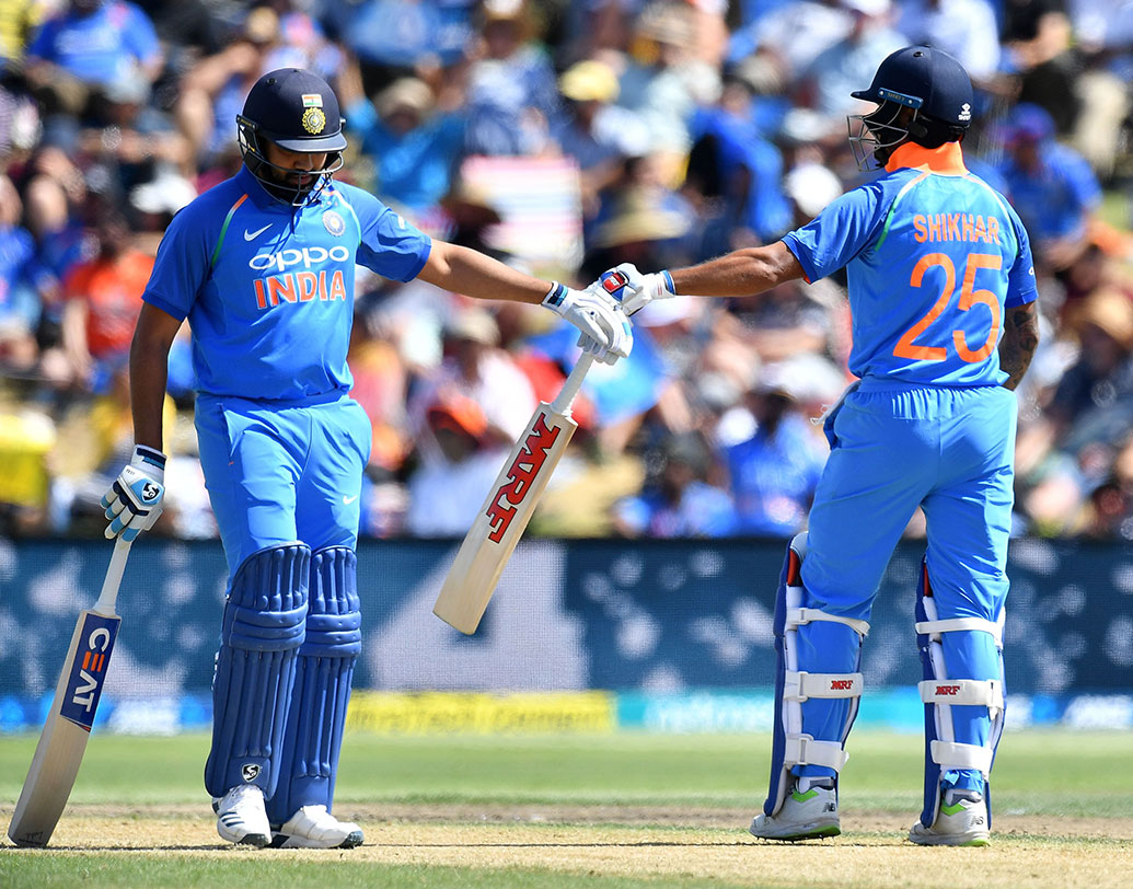 শুক্রবার মাউন্ট মাউনগানুইয়ের বে ওভাল স্টেডিয়ামে টসে জিতলেন ভারতীয় অধিনায়ক বিরাট কোহালি। পাঁচ ম্যাচের সিরিজের দ্বিতীয় ম্যাচে প্রথমে ব্যাট করার সিদ্ধান্ত নিলেন তিনি।