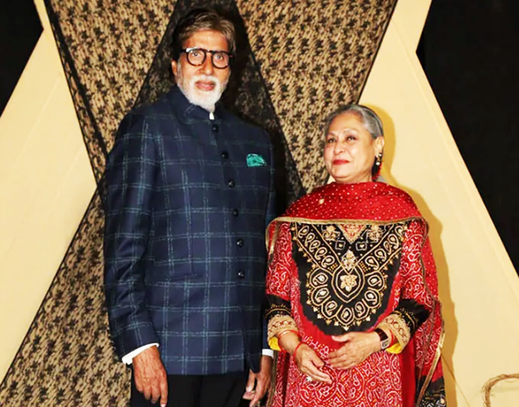 স্ত্রী জয়ার হাত ধরে সাক্ষী এবং মহাজিরকে শুভেচ্ছা জানাতে চলে এসেছিলেন বিগ বি অমিতাভ বচ্চনও।