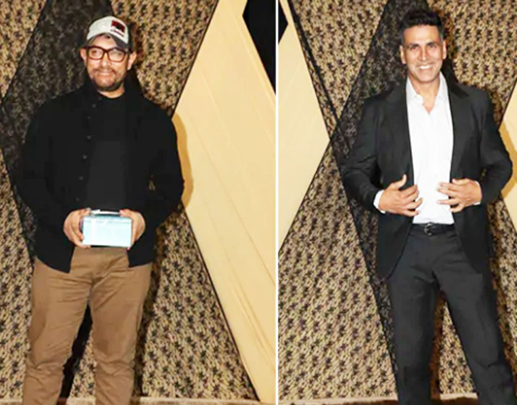 আমির খান এবং অক্ষয় কুমারও উপস্থিত ছিলেন মহেশ ভট্টের কন্যার বিয়েতে। আমির খানের হাতে আবার একটি গিফট হ্যাম্পারও ছিল।