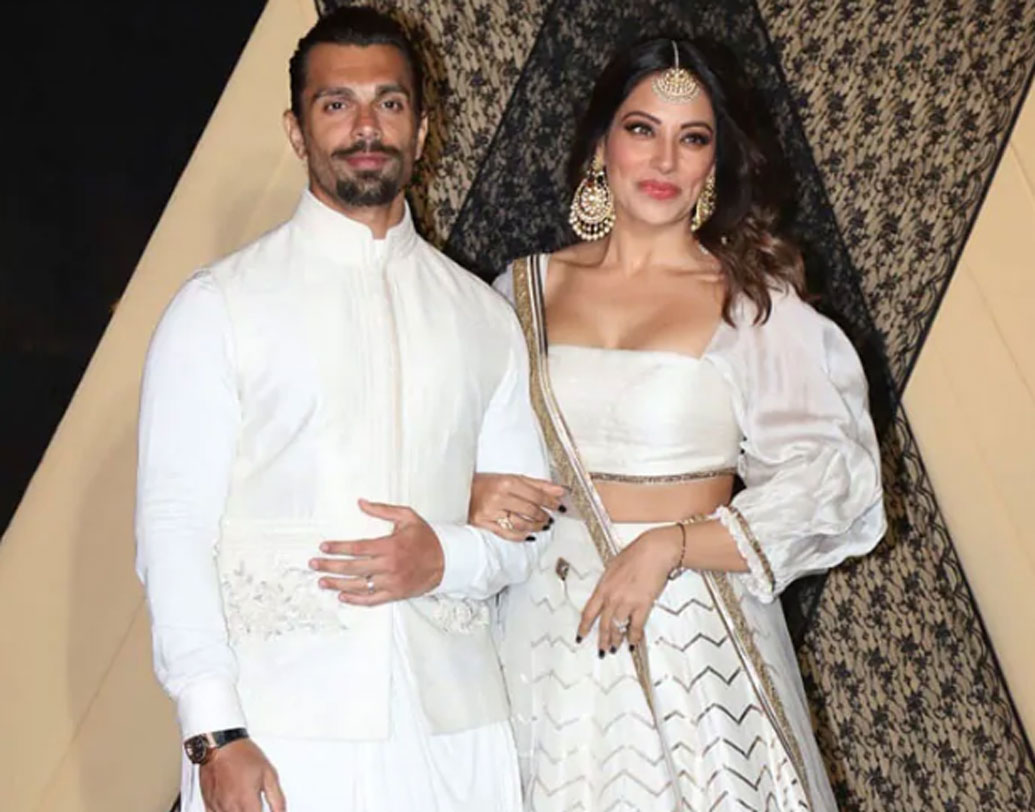 সাদা ধবধবে পোশাক পরে ভট্ট পরিবারের এই বিয়েতে হাজির হয়েছিলেন কর্ণ সিংহ গ্রোভার এবং বিপাশা বসু।