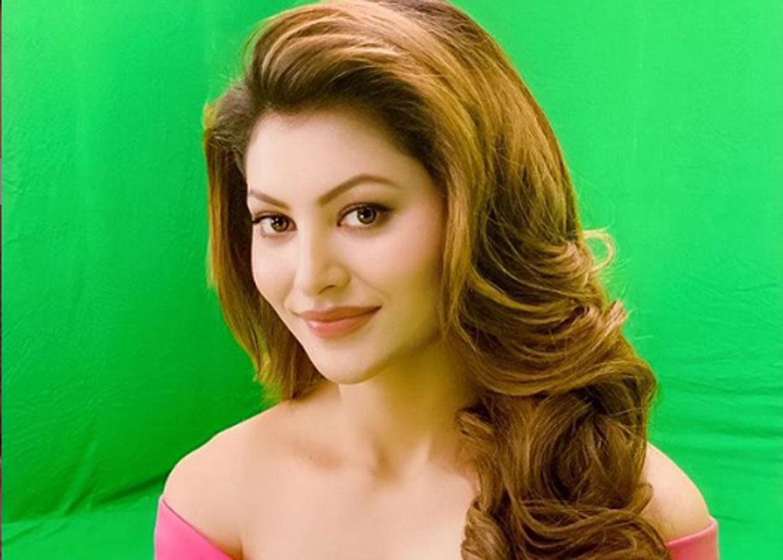 তাঁকে শেষ দেখা গিয়েছিল ‘হেট স্টোরি ৪’-এ। ফিল্মে তাঁর অভিনয় নিয়ে মিশ্র প্রতিক্রিয়া রয়েছে দর্শকদের। তবে ক্রমশ অভিনয়ে পারদর্শী হয়ে উঠছেন এই বলি অভিনেত্রী। এ বার বুঝতে পেরেছেন কে? তিনি ঊর্বশী রাউতেলা।