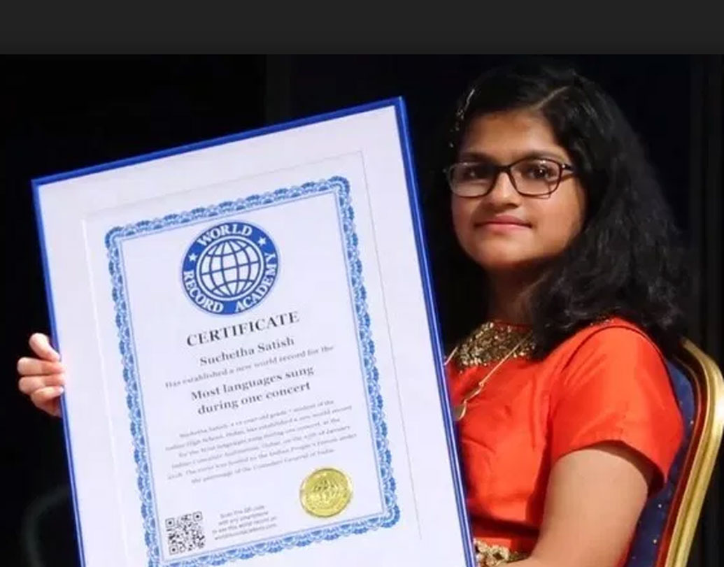 ২০১৮ সালের ফুটবল বিশ্বকাপে ২৬ দেশের প্রত্যেকটির একটি করে ভাষায় গান গেয়ে তাক লাগিয়ে দিয়েছিল সুচেতা সতীশ। শুধু তা-ই নয়, ভিন্ন ভিন্ন দেশের জার্সি গায়ে গানের ভিডিয়ো সোশ্যাল মিডিয়ায় পোস্ট করেছিল ছোট্ট এই মেয়ে।