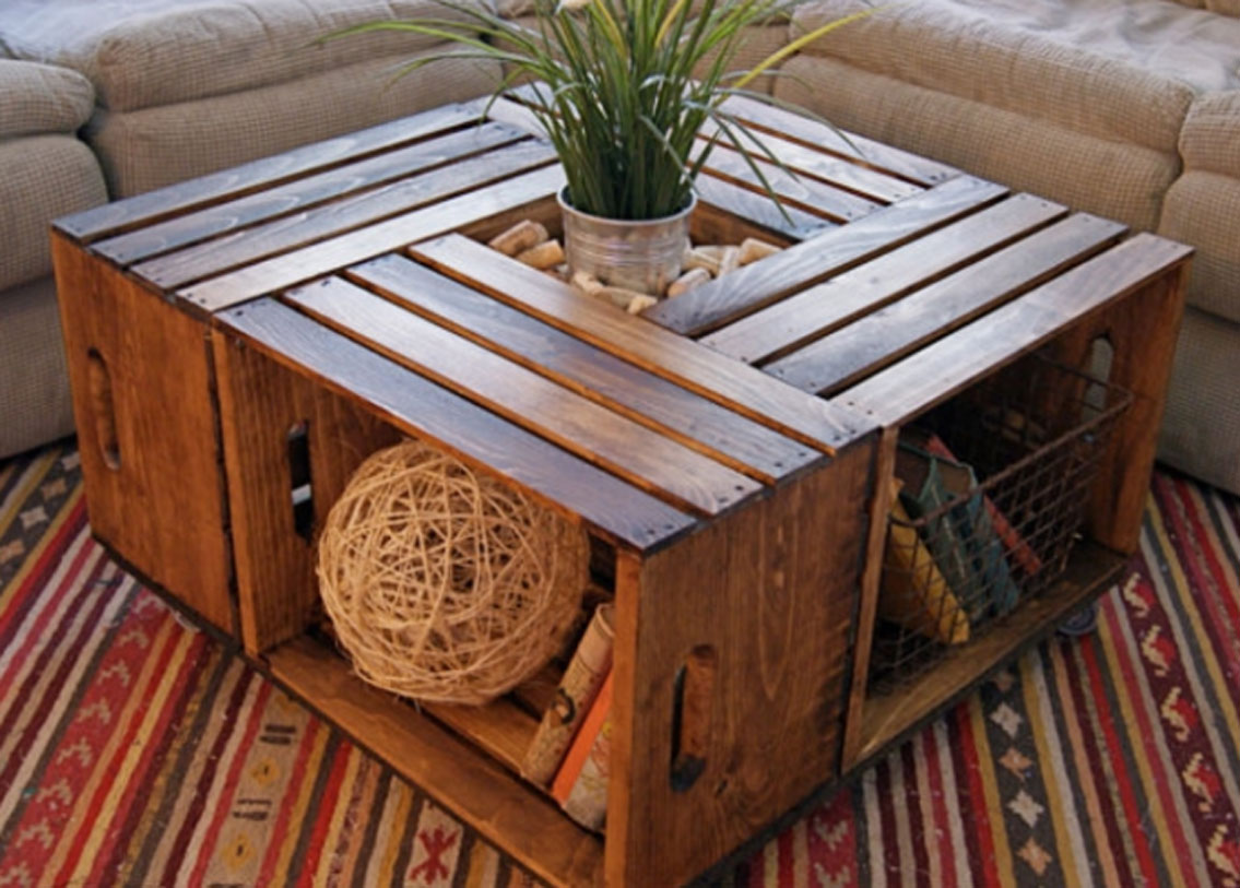 কফি দিয়ে কাঠের আসবাবপত্রও খুব ভাল পরিষ্কার করা যায়। কফি ঠান্ডা করে একটি কাপড়ের সাহায্যে সেটা কাঠের আসবাবের উপরে লাগিয়ে দিন। পরিষ্কারও যেমন হবে, একই সঙ্গে আসবাবের রংও ফিরে পাবেন।