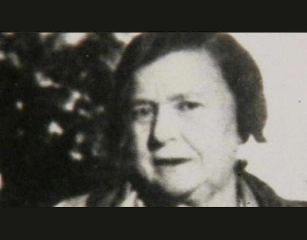 আমেরিকার সবচেয়ে কুখ্যাত মহিলা অপরাধীর নাম বোধহয় কেট বার্কার ওরফে মা বার্কার। অপহরণ, ডাকাতি, খুন-সহ নানা অপরাধের সঙ্গে জড়িত তার নাম। নিজের দুই ছেলেকে সঙ্গী করে গত শতকের তিরিশের দশকের গোড়ায় মার্কিন মুলুকে ত্রাসের সঞ্চার করেছিল তার ‘বার্কার গ্যাং’। ১৯৩৫-এ ফ্লোরিডার বাড়িতে মা বার্কারকে গুলি করে মারে এফবিআই।