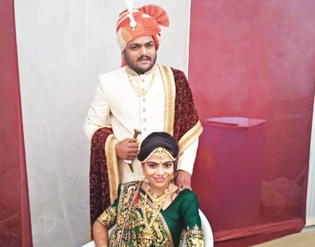 ২০১৬ সালে হার্দিক যখন সুরাতের জেলে ছিলেন, সে সময়েই কিঞ্জলের সঙ্গে বাগদান পর্বের ঘোষণা করেছিলেন এই পাতিদার নেতা।