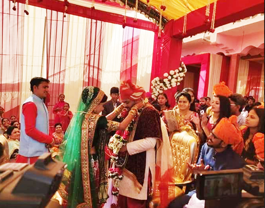 হার্দিকের বোন মনিকার সহপাঠী ছিলেন কিঞ্জল। সেই সূত্রেই পাতিদার নেতার সঙ্গে তাঁর পরিচয়।